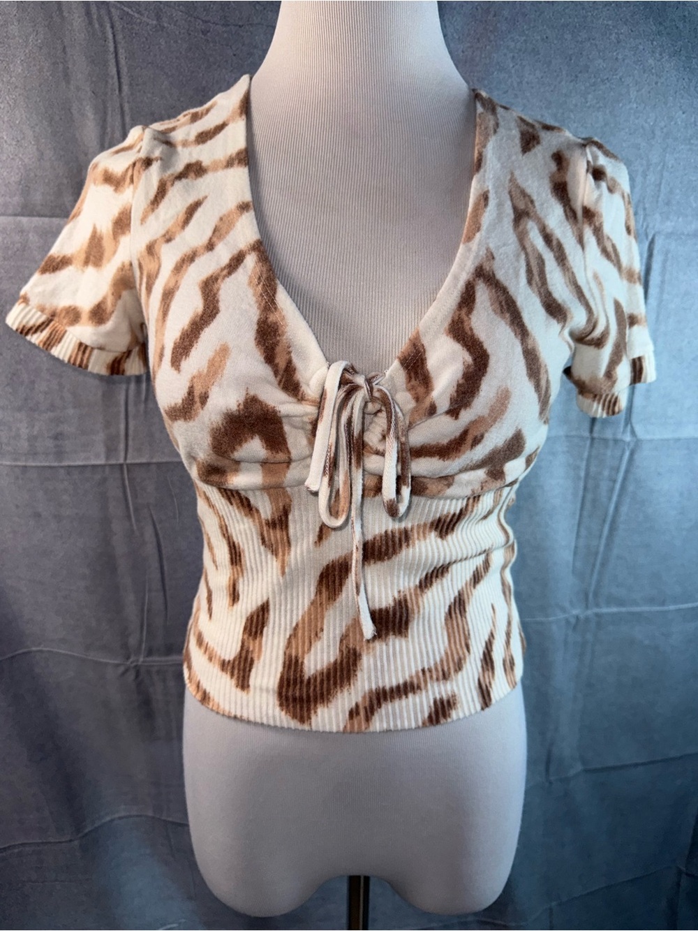 2398-Colsie Cream and Brown Animal-Print Tie-Front Crop Top